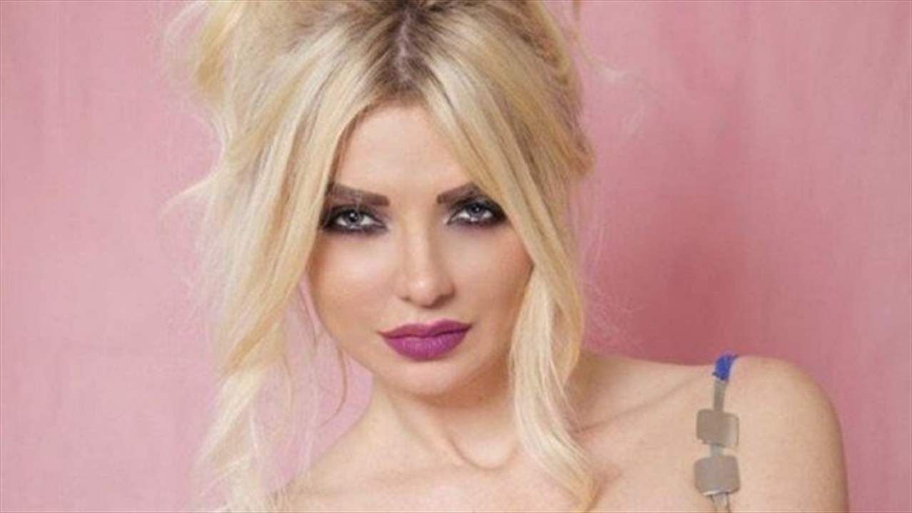ميريام كلينك تثير الجدل بإطلالة جريئة على الثلوج 