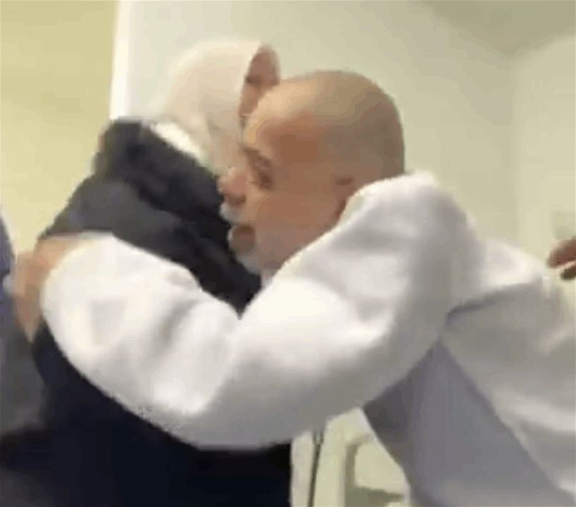 بالفيديو - بعد 33 عاماً ... عميد أسرى غزة ضياء الآغا حراً 