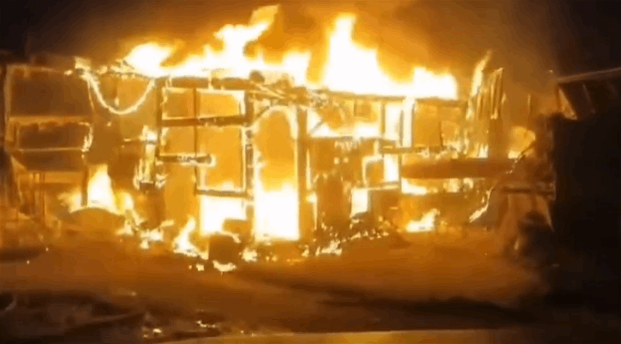 حريق بمخيم للنازحين السوريين في الكورة (فيديو)