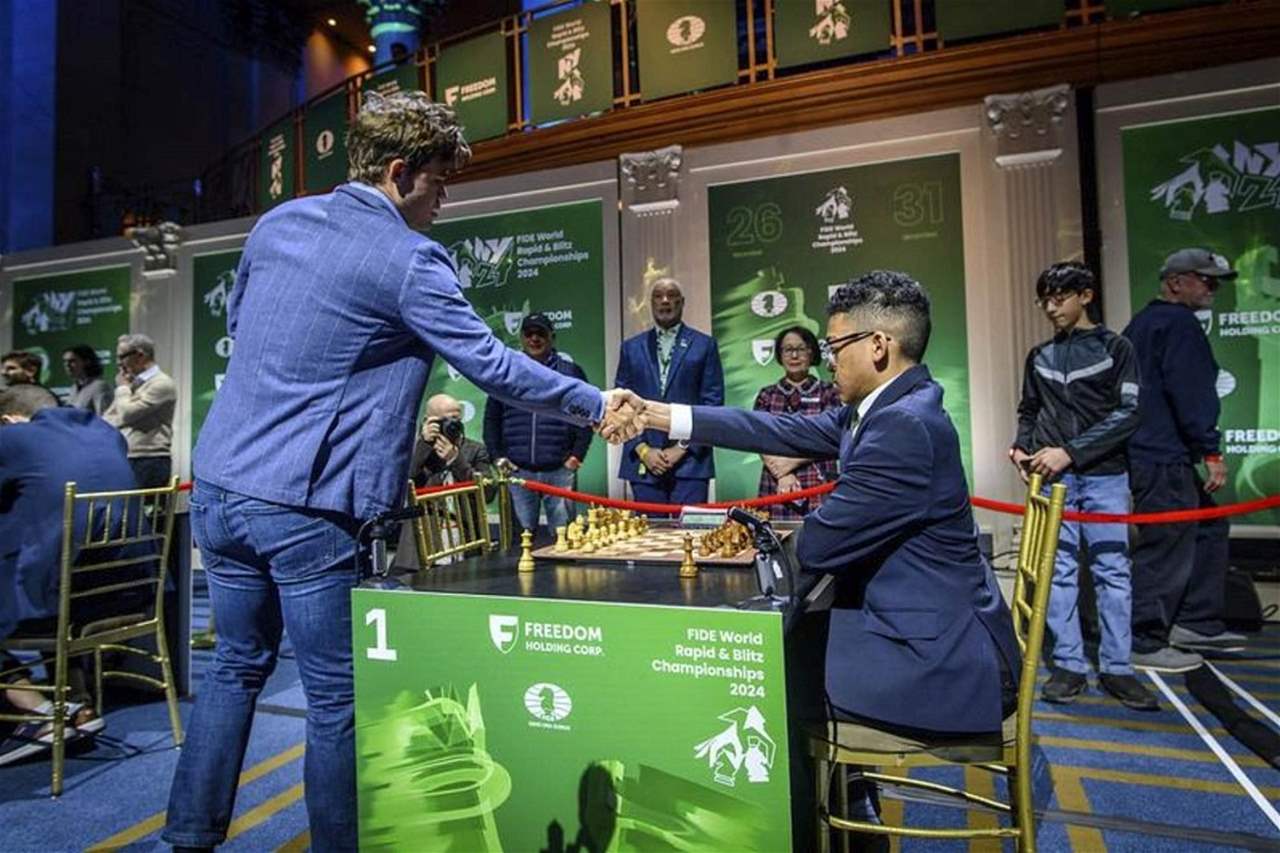 بطل العالم باع "الجينز المُخالف" في المزاد العلنيّ