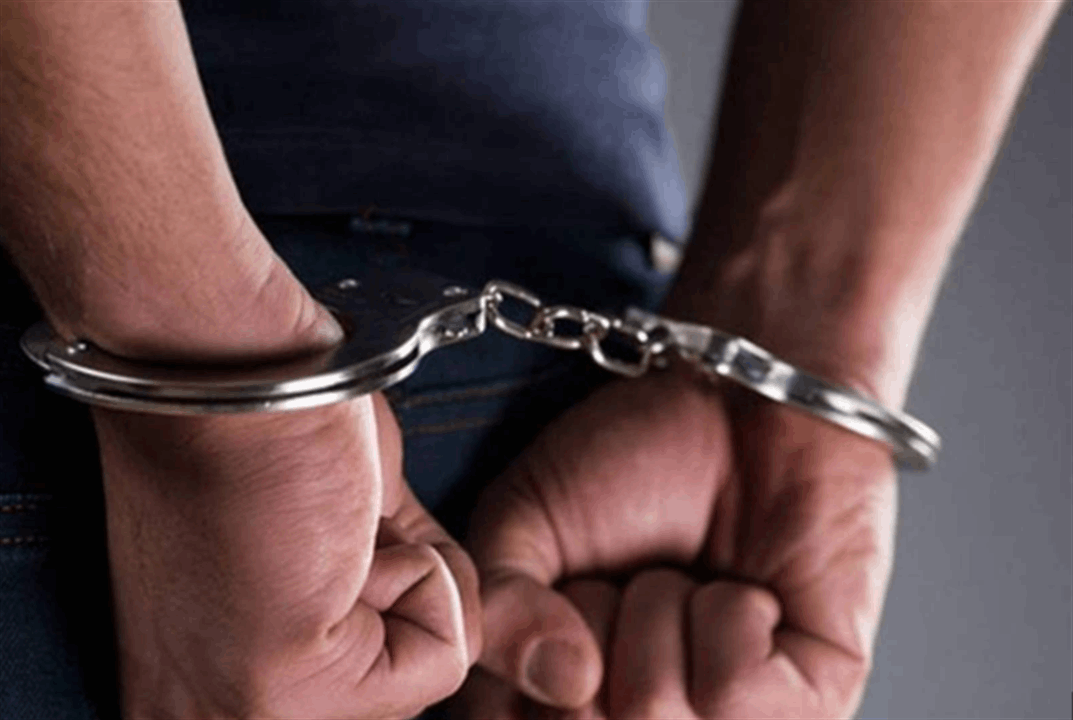 بحوزته تشكيلة من المخدرات.. المعلومات توقف مروجاً في المصيطبة