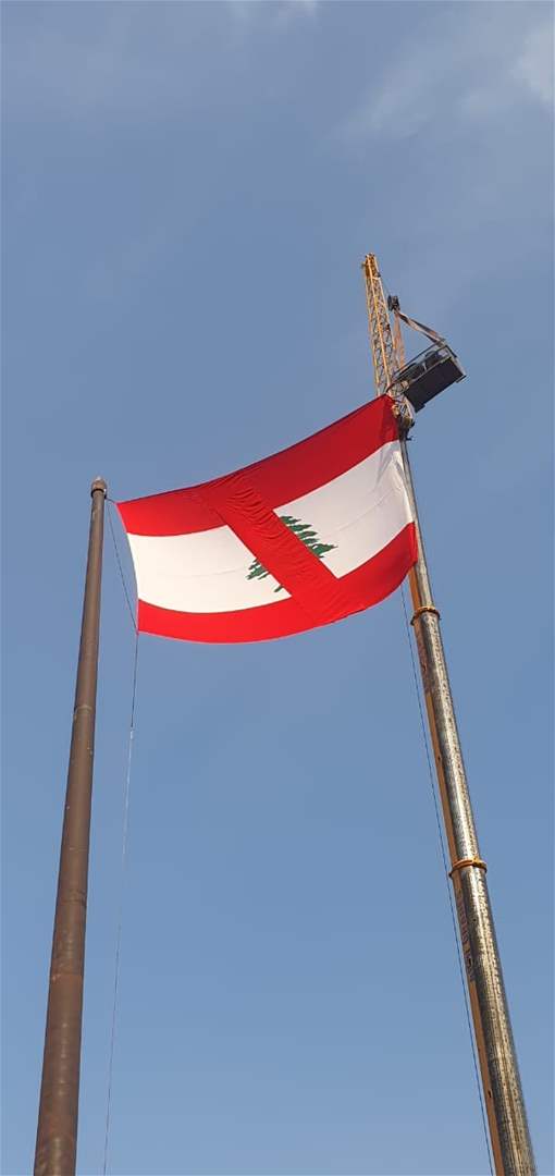 بالفيديو: شطب علم لبنان! 
