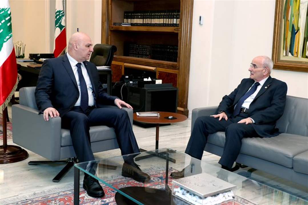  رئيس الجمهورية جوزاف عون بحث مع وزير الدفاع ميشال منسى الأوضاع الأمنية في البلاد، بما في ذلك انتشار الجيش في الجنوب