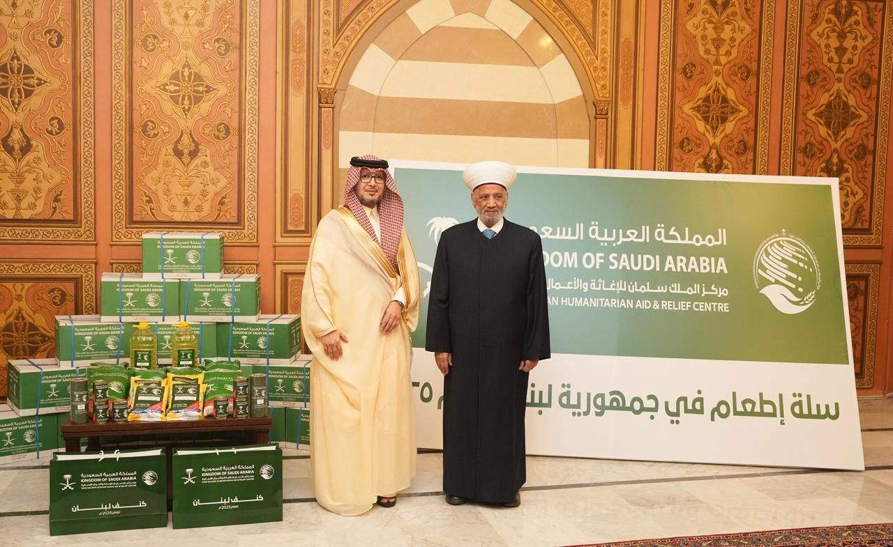 بالصور.. السفير السعودي يدشّن مساعدات غذائية لـ 500 ألف شخص في لبنان