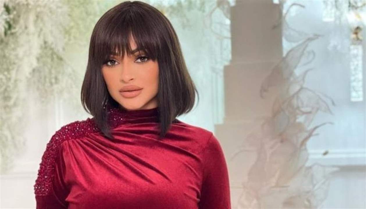 شوق الهادي تنهار بالبكاء بسبب طليقها الراحل