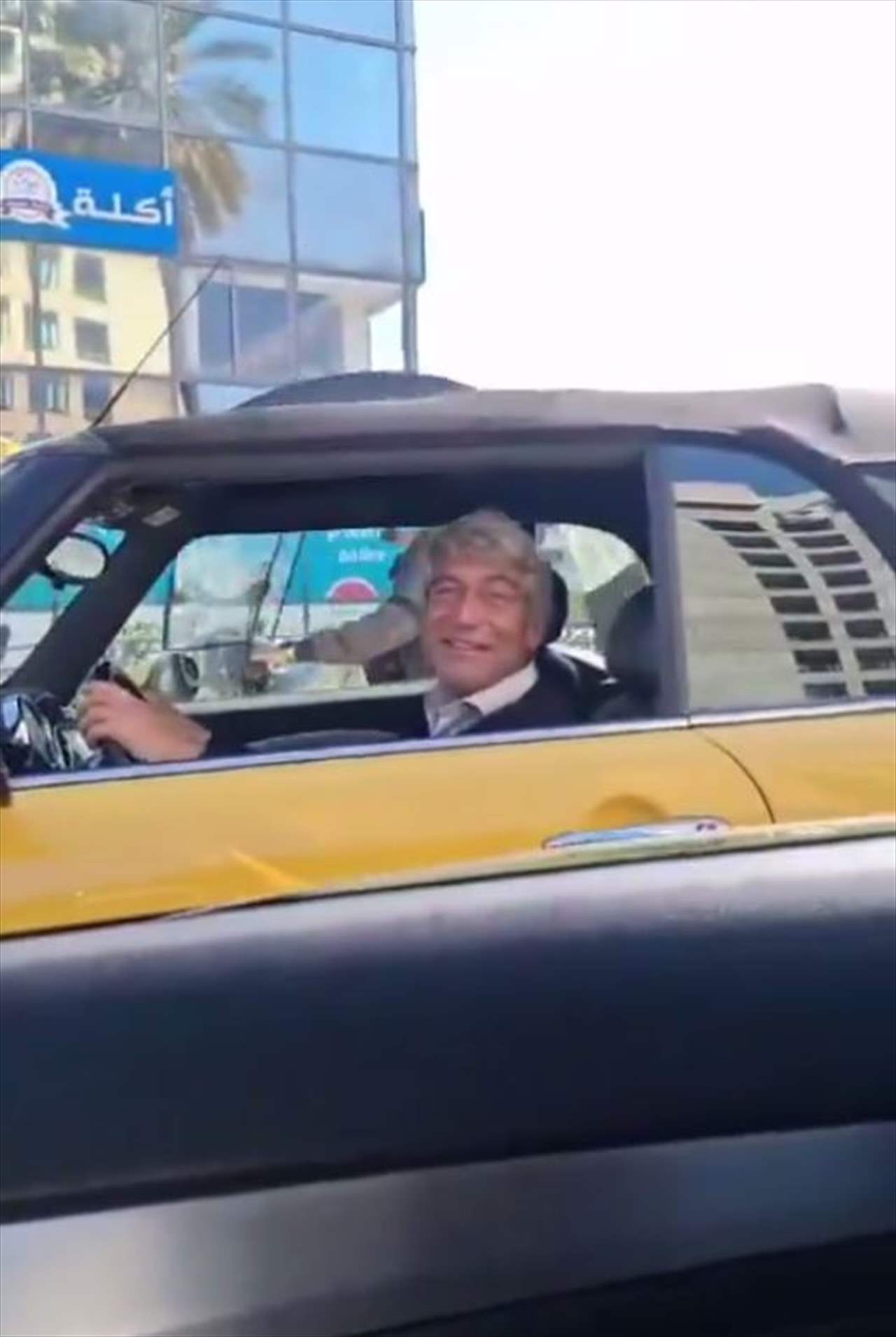 بالفيديو وبـ سيارة &quot;ميني كوبر&quot;.. وليد فياض يطل مجدداً! 