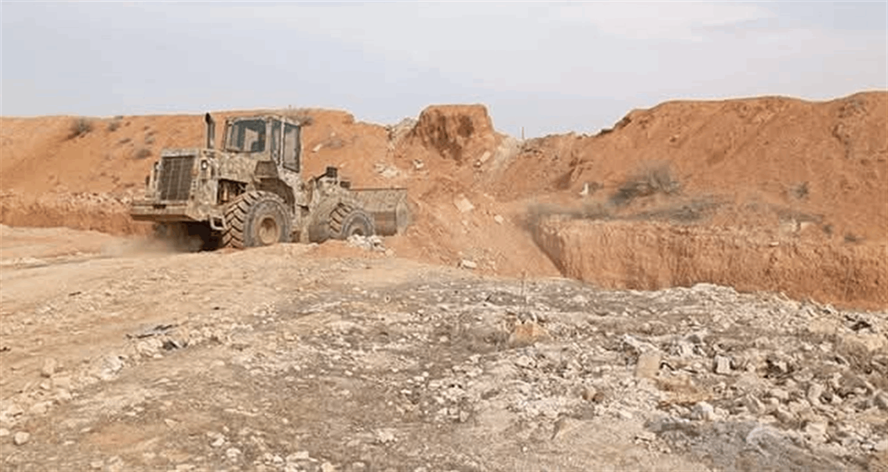 &quot;إطلاق نار وقذائف&quot;.. إغلاق المعابر غير الشرعية لبلدة المشرفة