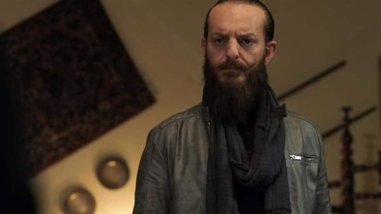 اويس مخللاتي يثير الجدل بتصريحاته عن احداث سوريا: عم نحاول ننزل لمستواكم