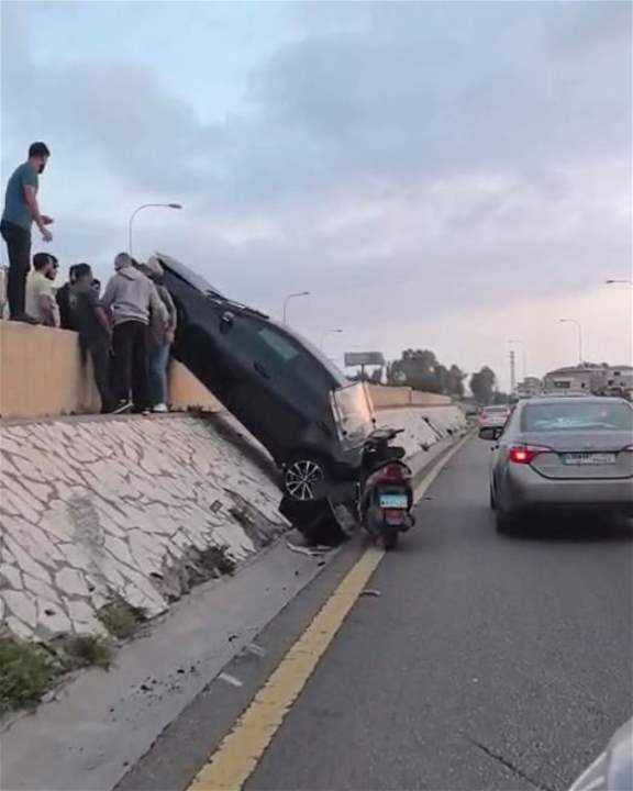 بالفيديو: حادث سير قوي على طريق الجية 