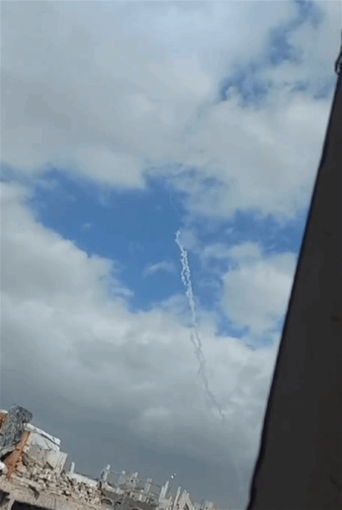 كتائب القسام تتبنى إطلاق صواريخ باتجاه تل ابيب