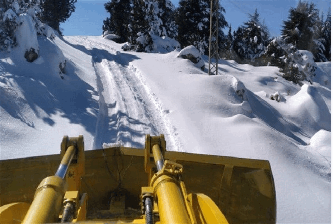 طرقات جبلية مقطوعة بسبب تراكم الثلوج 
