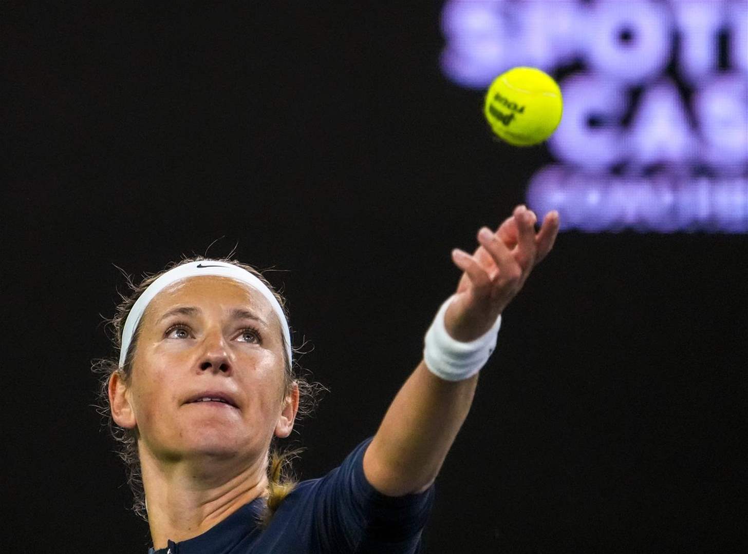 فيديو - أنسحبت مُجبرة فحملت منافستها حقيبتها 