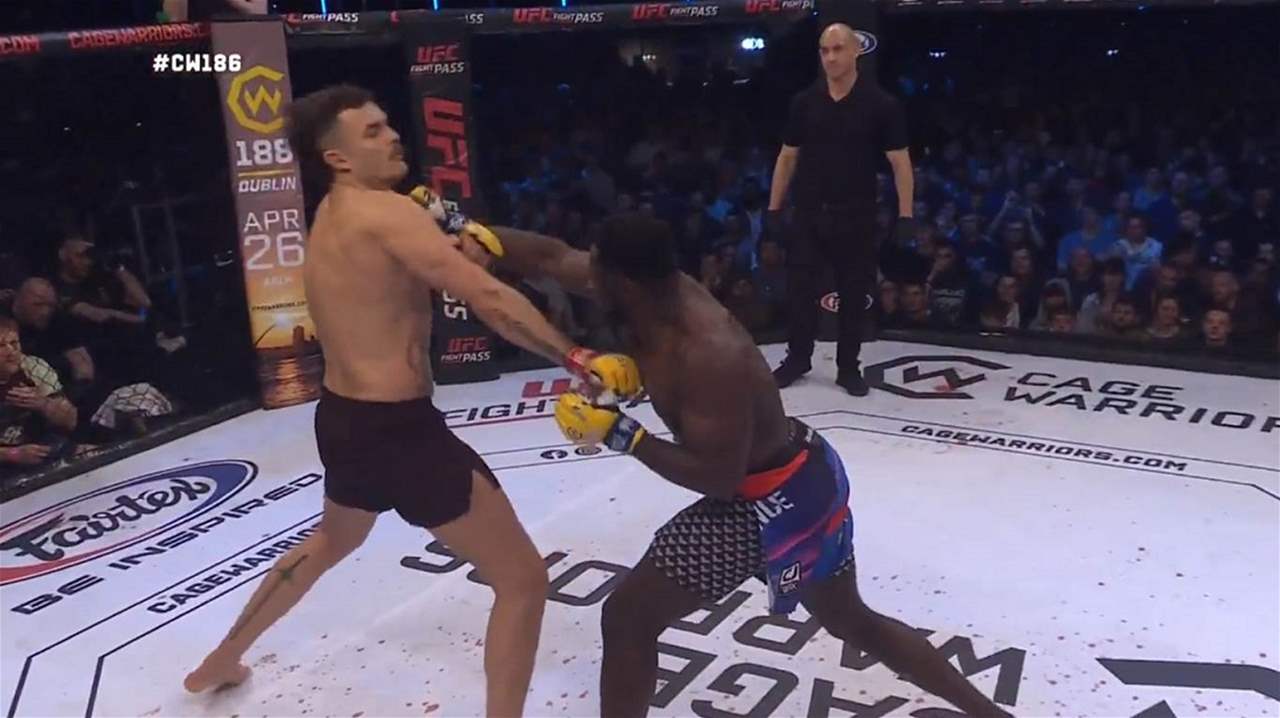 فيديو - ضربة قاضية مذهلة خلال 4 ثواني فقط !!