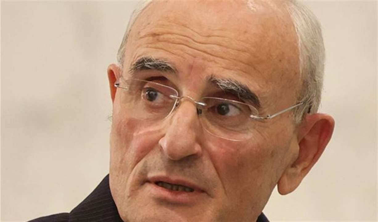 لضبط الحدود مع سوريا.. وزير الدفاع يزور دمشق