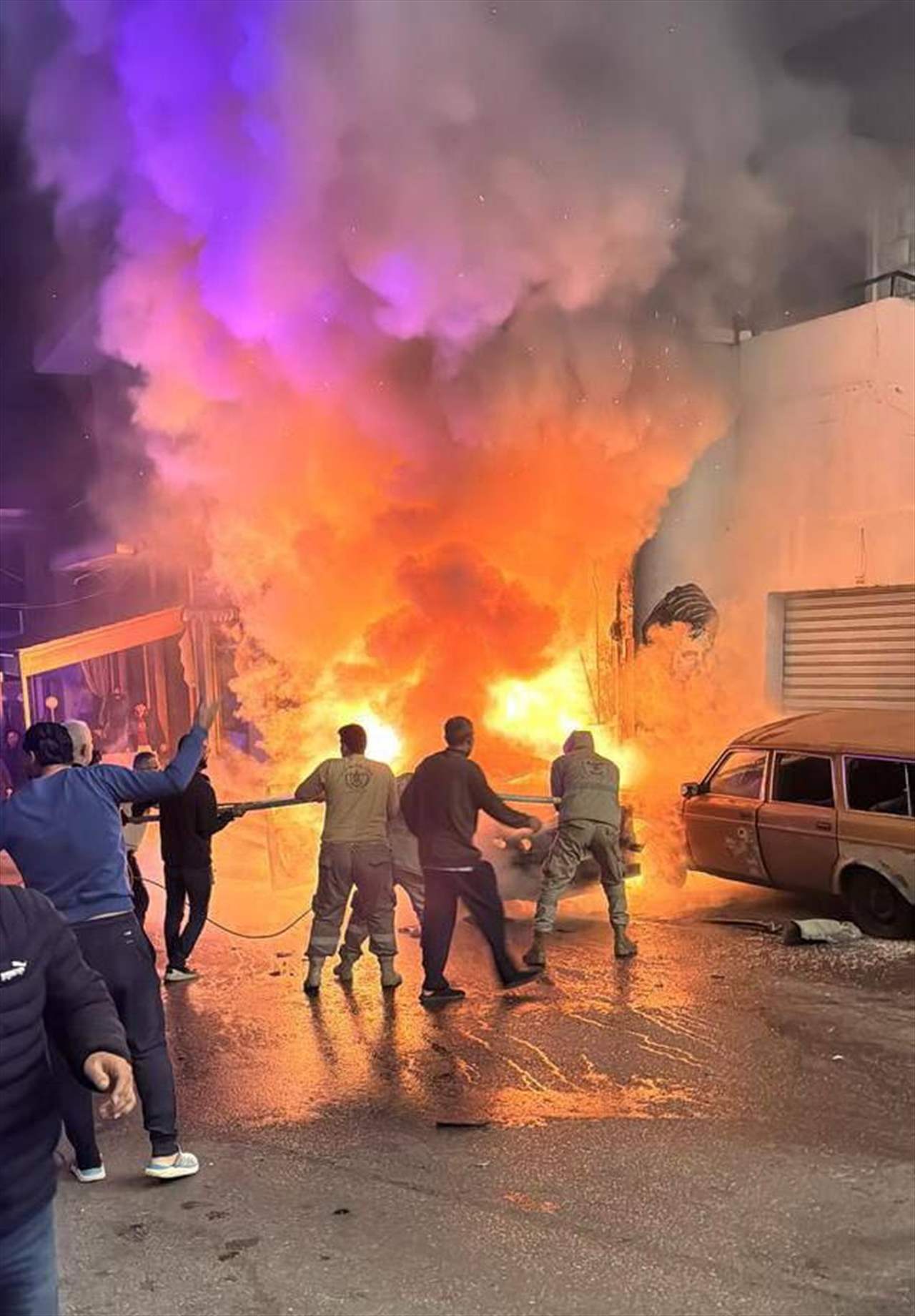 استهداف سيارة في &quot;قعقعية الجسر&quot; بغارة اسرائيلية(فيديو)