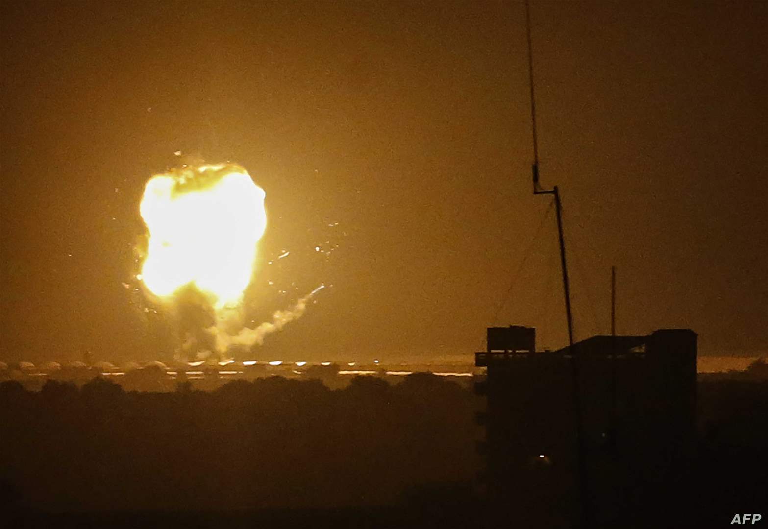 الجيش الإسرائيلي يقصف قاعدتين عسكريتين في حمص 