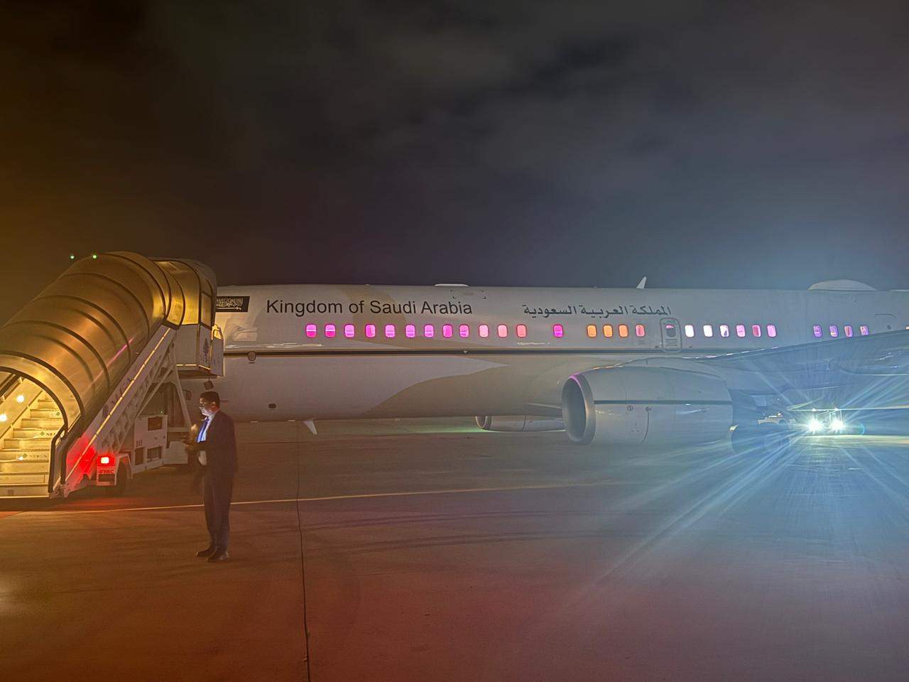 بالصور - سلام متوجها الى مكة المكرمة