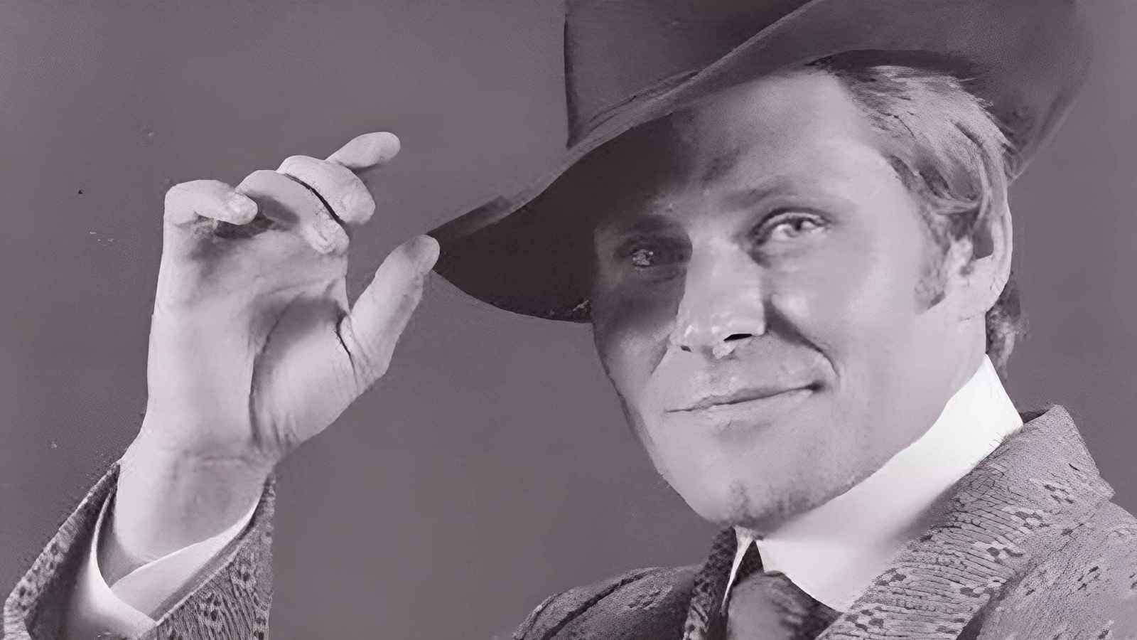 وفاة نجم "جيمس بوند" عن 92 عامًا