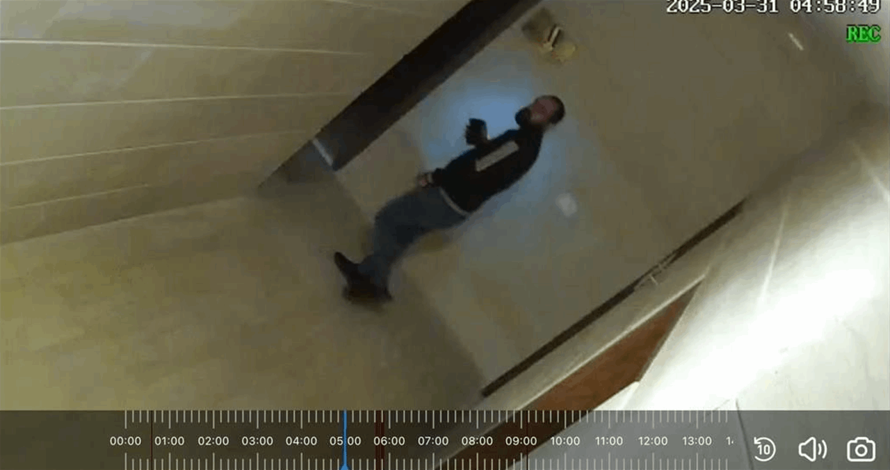 أتمّا سرقاتهما.. وكتبا: "داعش"! 