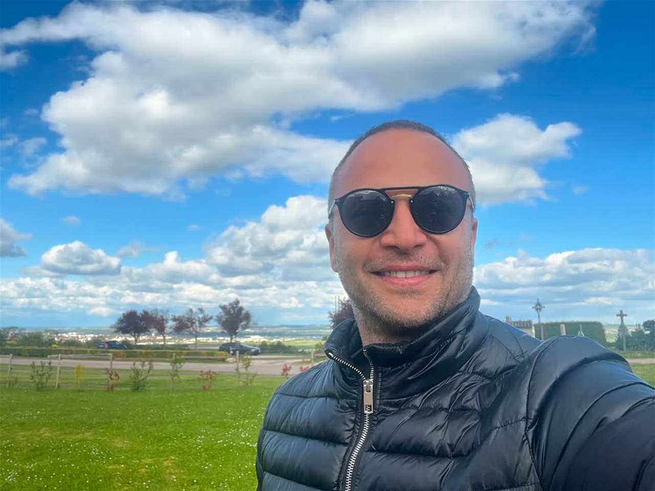 مكسيم خليل في تصريح مفاجئ عن سقوط الاسد وانتصار الثورة السورية : &quot;المشهد من برا غير من جوا&quot; 