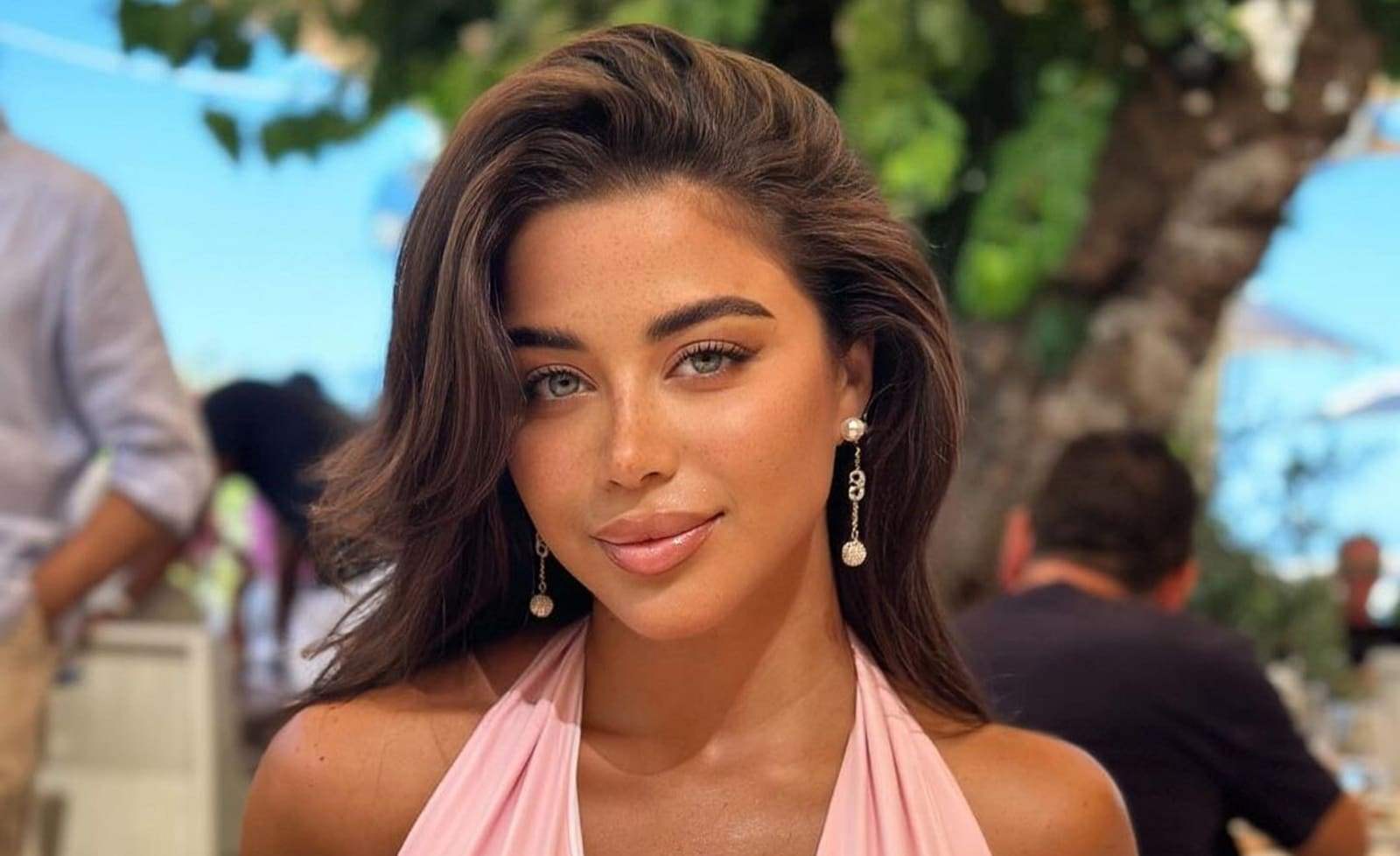 يارا السكري تحسم حقيقة ارتباطها بـ احمد العوضي