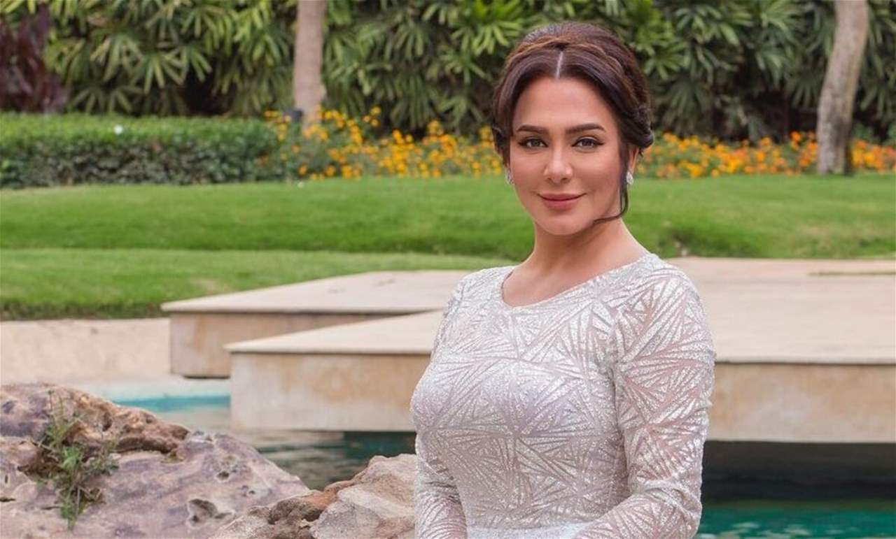 سلاف فواخرجي تروي موقفا مبكيا جمعها بأهالي اصدقائها الذين فقدتهم في احداث الساحل