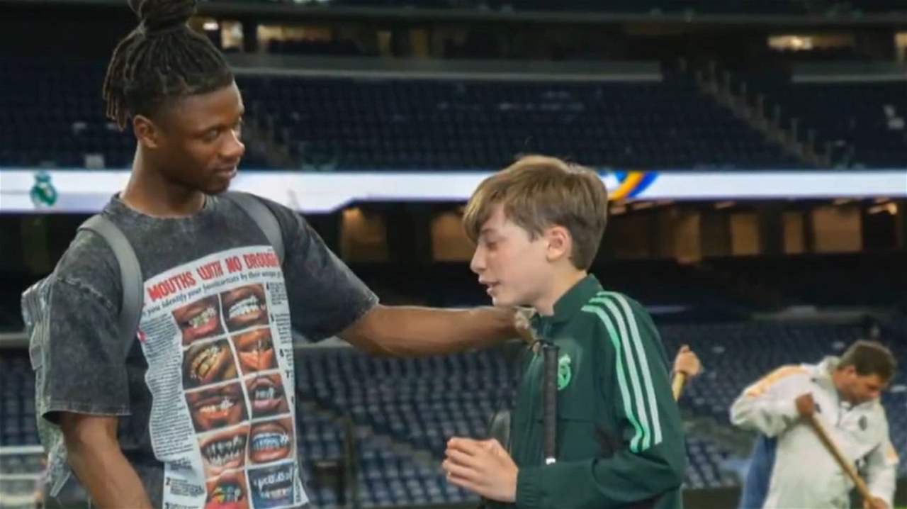 فيديو - كامافينجا حقق حلم خورخي &quot;الأعمى&quot;