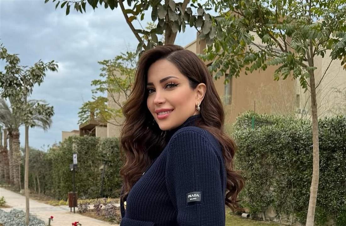 فيديو رومانسي يجمع نسرين طافش وزوجها من على اليخت بملابس السباحة 