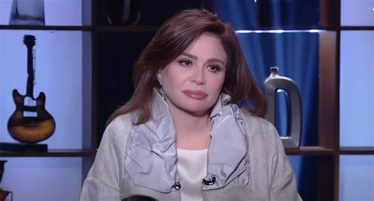 الهام شاهين تحيي ذكرى وفاة والدتها بصورة نادرة لهما وسلاف فواخرجي تساندها 