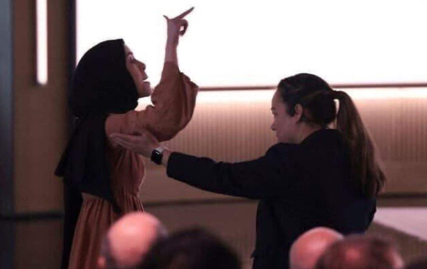 ابتهال ابو السعد تهاجم الرئيس التنفيذي لـ مايكروسوفت مصطفى سليمان بسبب تورطه في الجـرائم الاسرائيلية