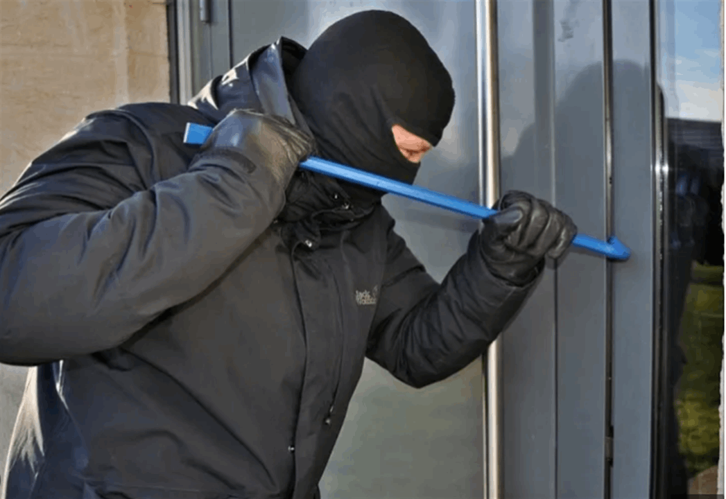 "مسروقات بقيمة 3 آلاف دولار".. وقوى الأمن توقف الفاعل!