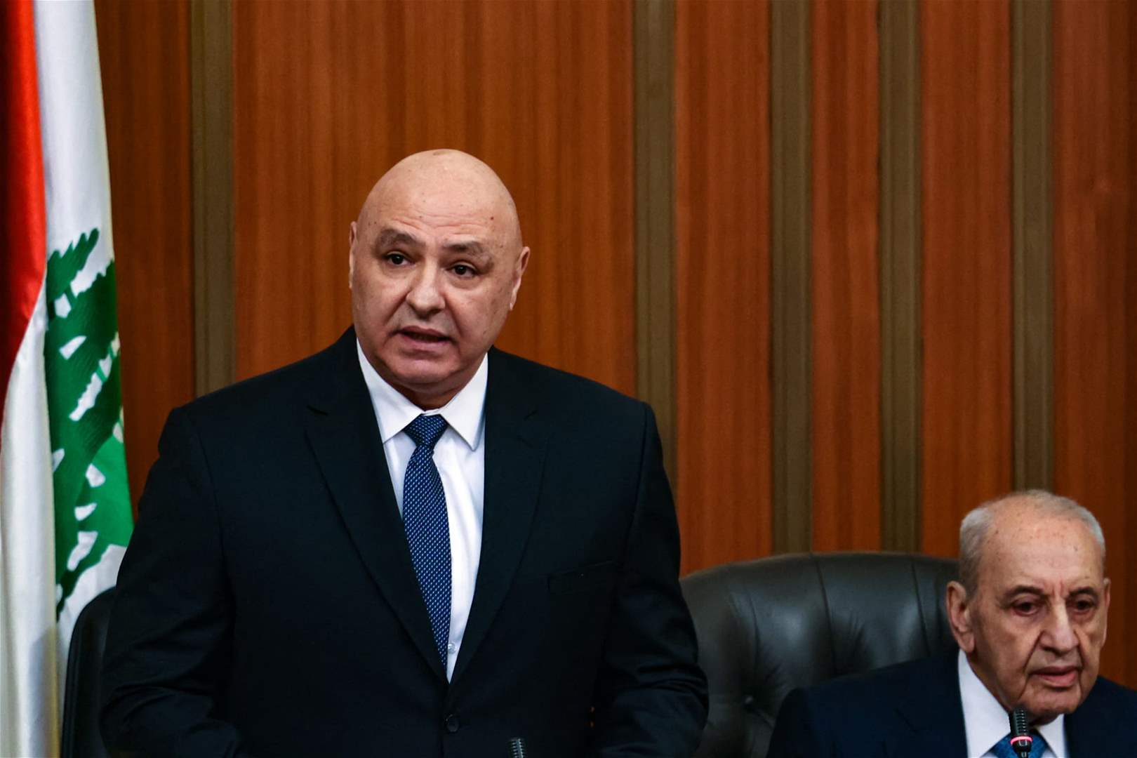 عون مُتمسّك بالتفاهمات مع "الثنائي": لا تسرّع بملف السلاح  (الديار)