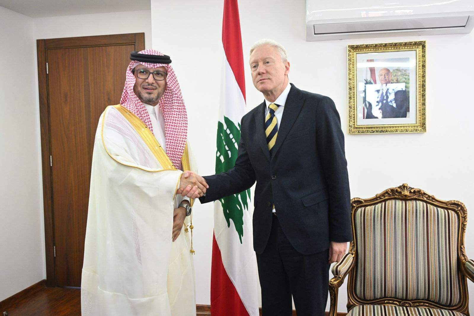 رجي استقبل السفير السعودي في لبنان وليد بخاري: ملتزمون بالإصلاحات المالية وحصر السلاح بيد الدولة