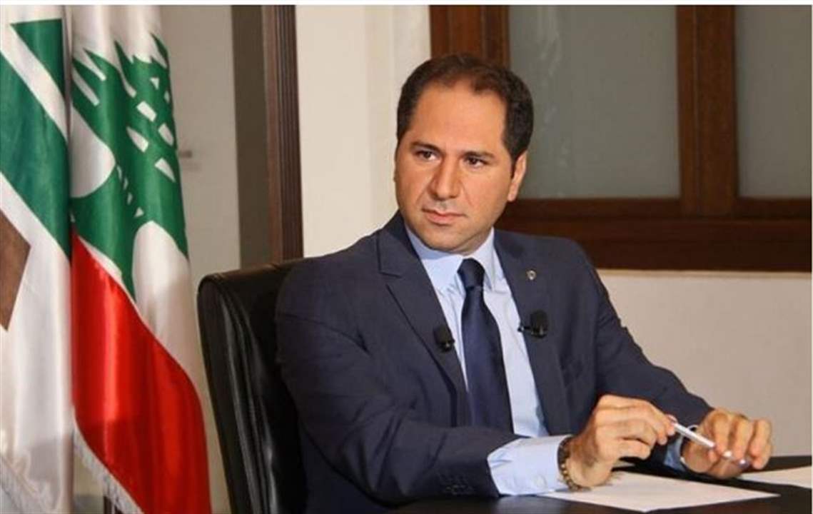 الجميل: حزب الله عليه أن يسلم سلاحه بملء ارادته 