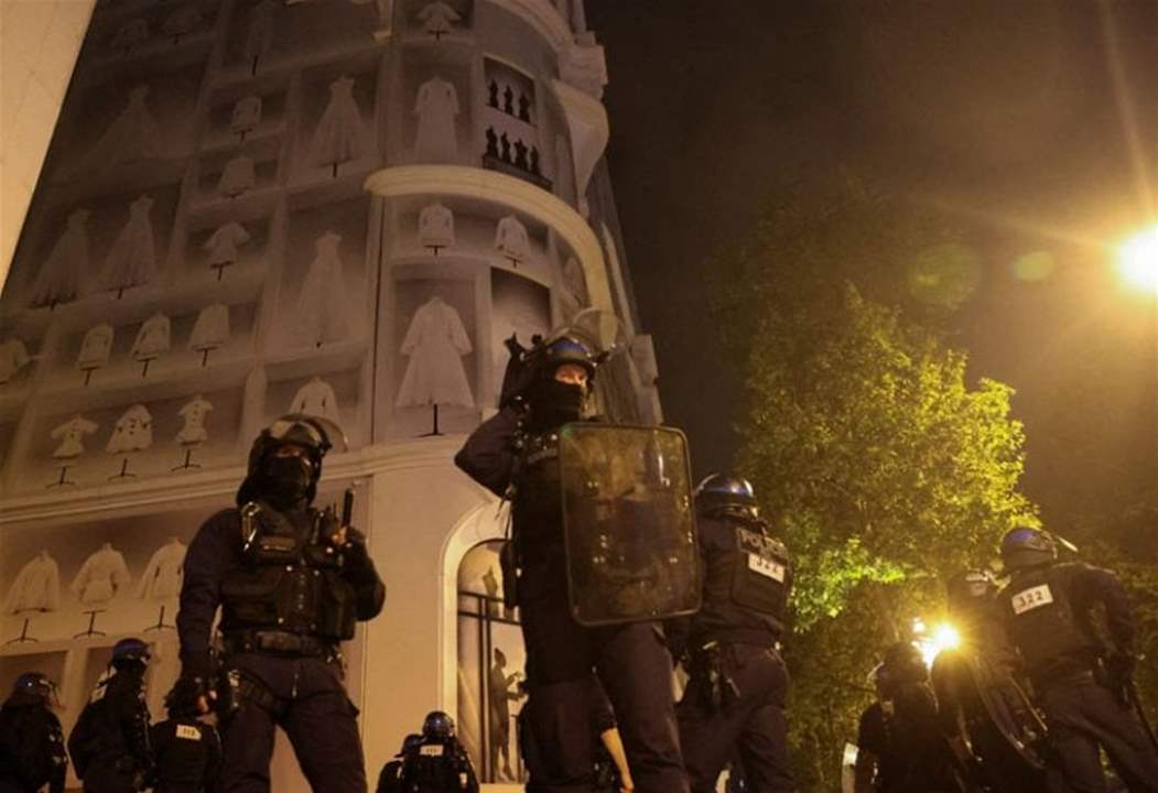 قنبلة في قاعة المحكمة.. لحظات مرعبة تشلّ محكمة باريس