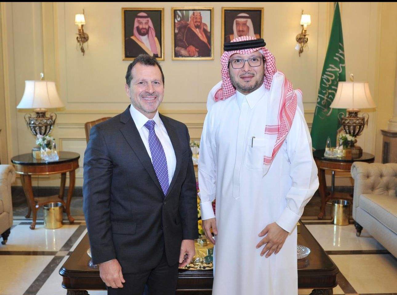 لقاء بين بخاري والوزير شحادة في اليرزة 