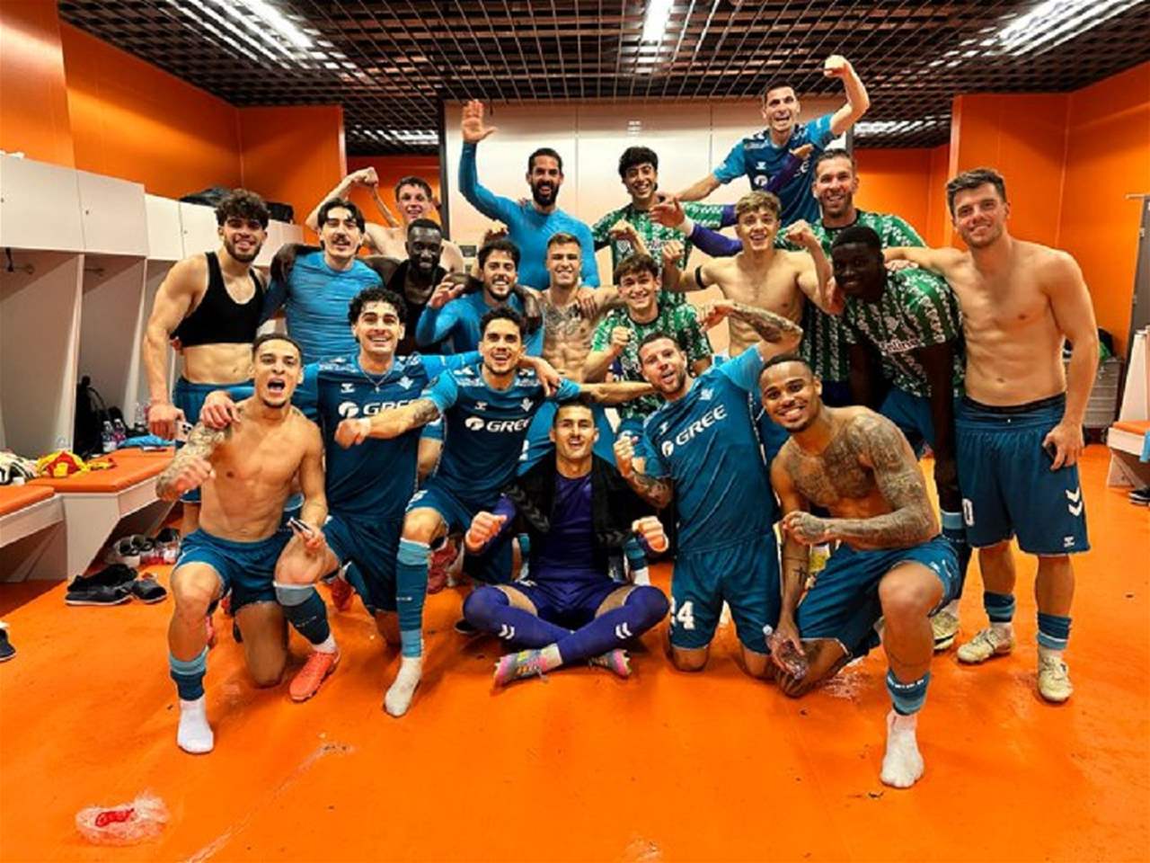 فيديو - احتفالات مجنونة لريال بيتيس بالتأهل الاول من نوعه