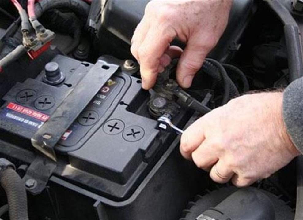 سرق البطارية... فانتهى به المطاف موقوفًا!