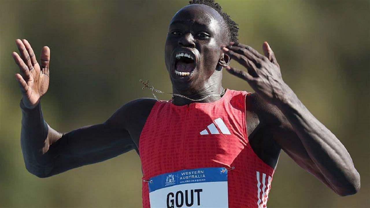 فيديو - بدأ متأخراً 20 متراً وفاز .. في سنّ 17 عاماً