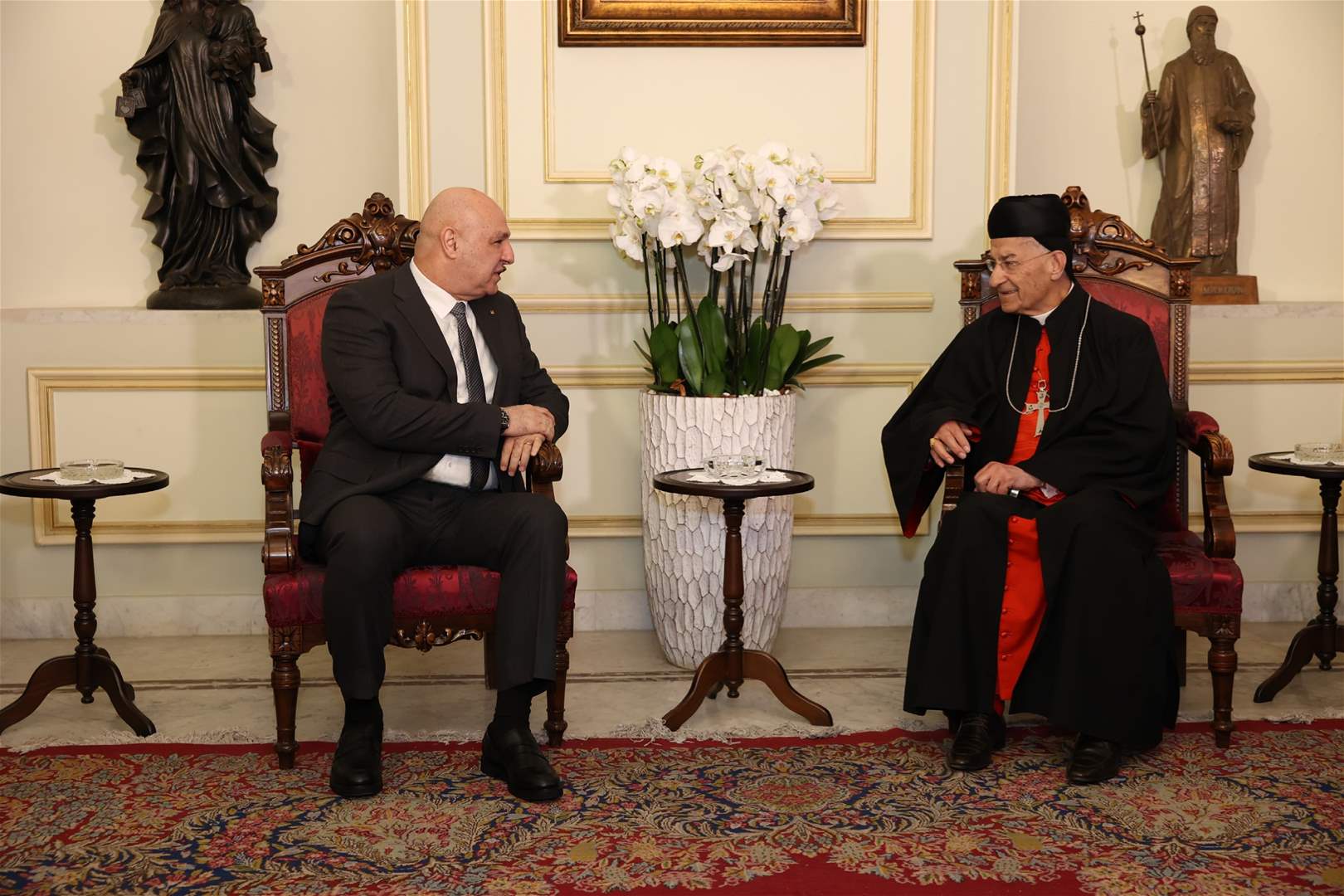 الرئيس عون من بكركي: القرار اتخذ... السلاح للدولة فقط والحوار طريق الحل