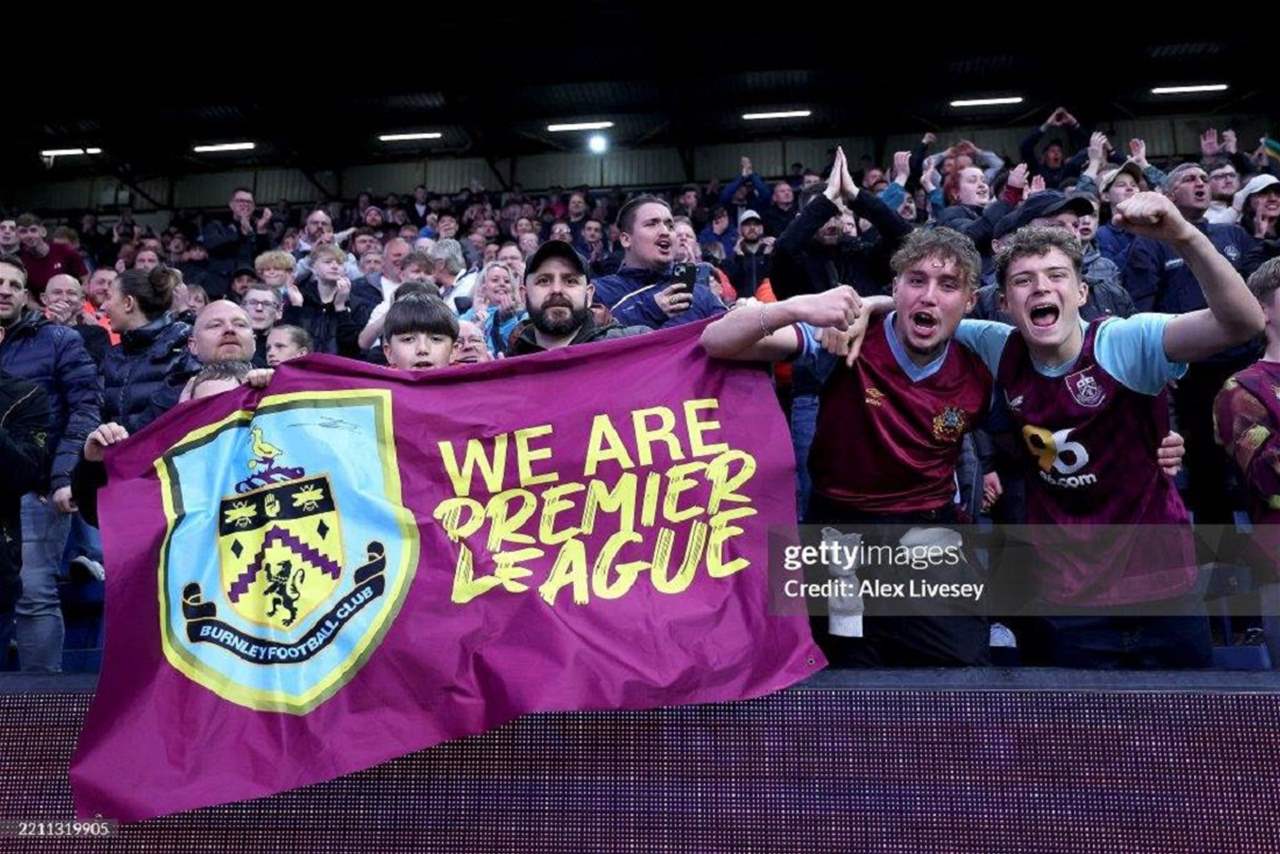 فيديو - احتفالات بيرنلي بالصعود تحولت الى اشتباكات