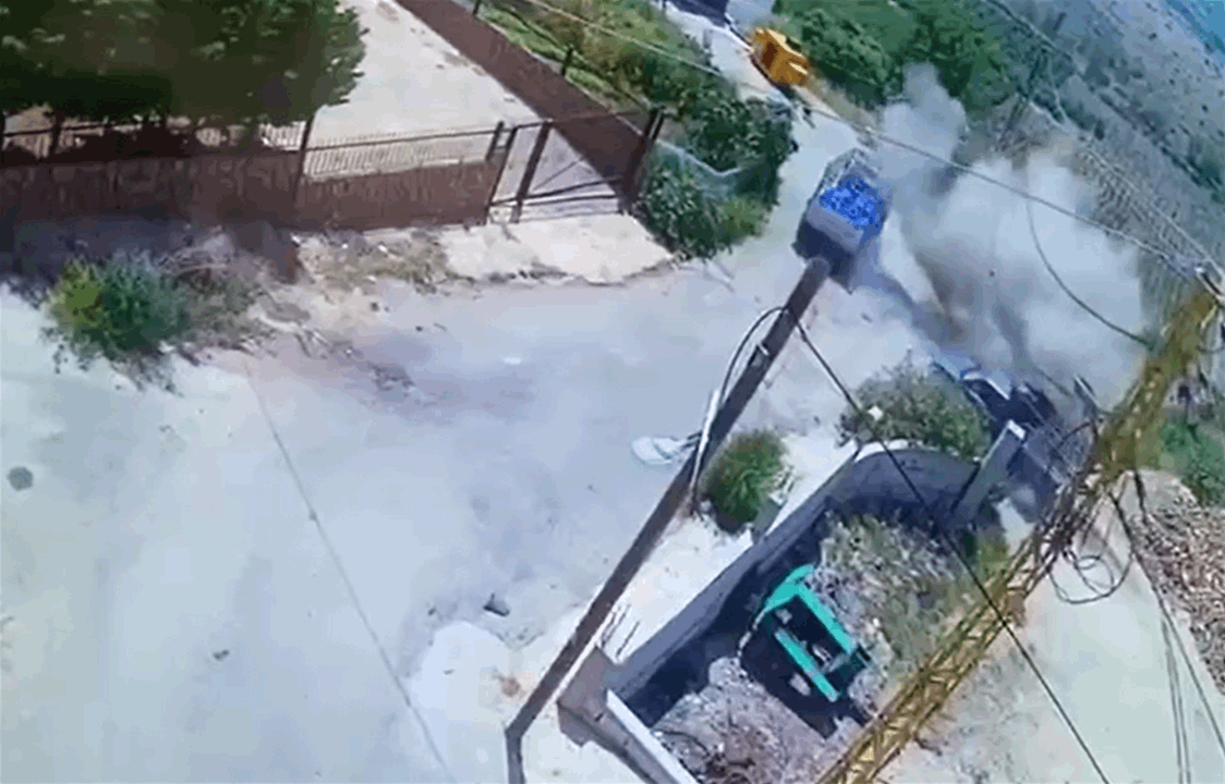  مشهد مروّع.. لحظة الإستهداف في الحنية (فيديو)