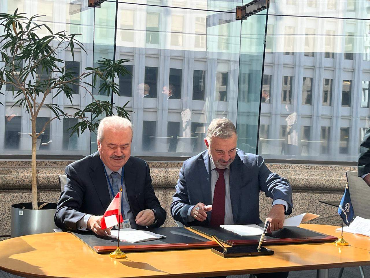 جابر​ يوقّع إتفاقيّة قرض البنك الدولي لمعالجة موضوع الكهرباء (فيديو) 