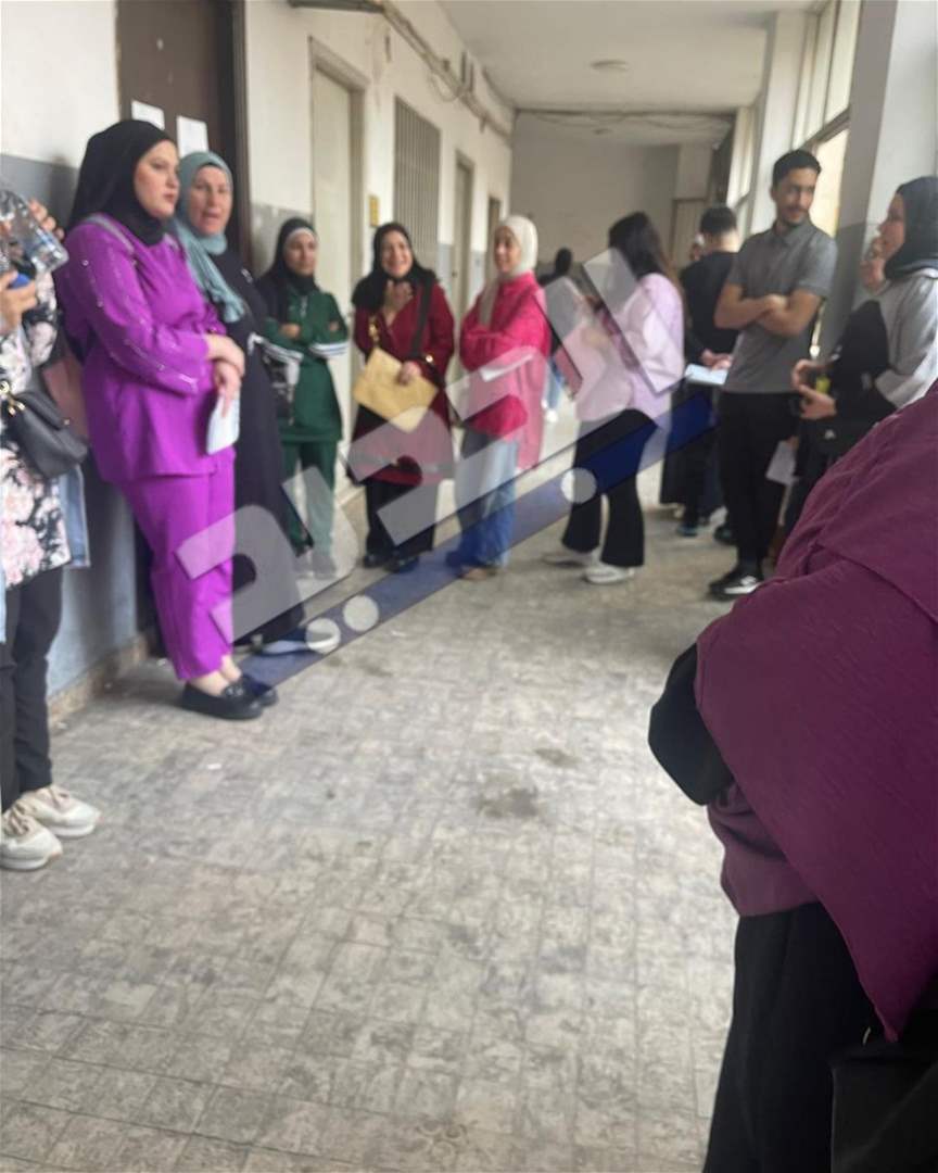 زحمة خانقة داخل سرايا طرابلس.. ما علاقة الإنتخابات البلدية؟ (صور) 