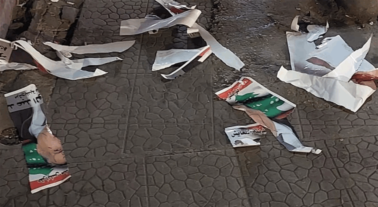 قبل أيام من الانتخابات... تمزيق صور مرشحي المجلس البلدي في طرابلس (صور) 