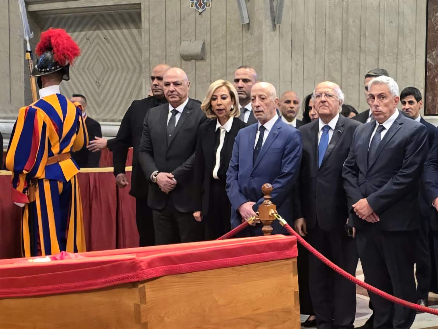 الرئيس عون واللبنانية الأولى غادرا روما عائدين الى بيروت