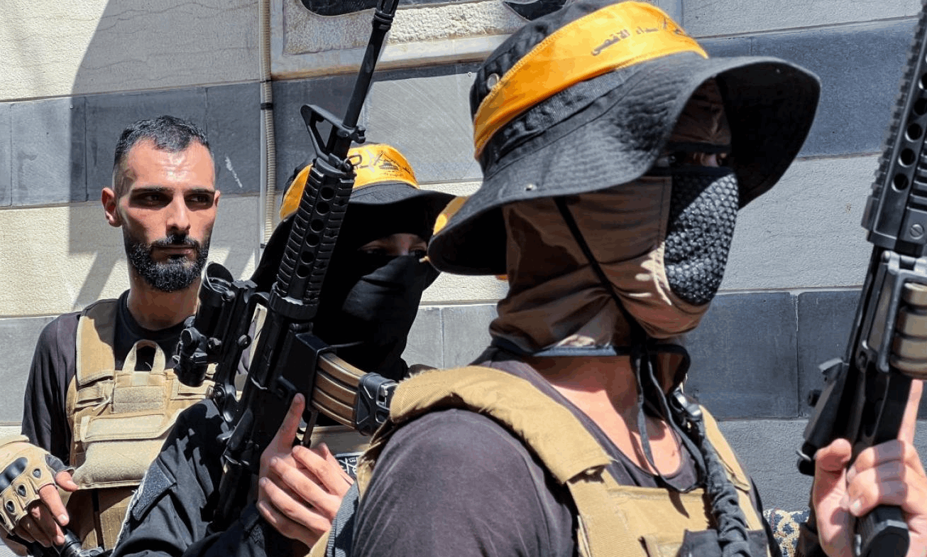 عباس في بيروت.. والسلاح على الطاولة