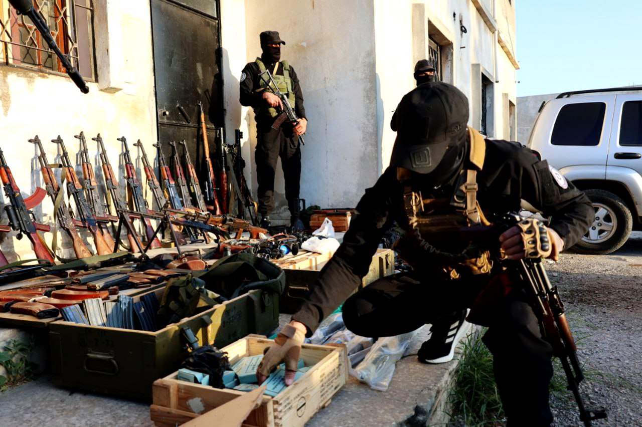 "قادمة من لبنان".. سوريا تعلن ضبط شحنة أسلحة (صور)  