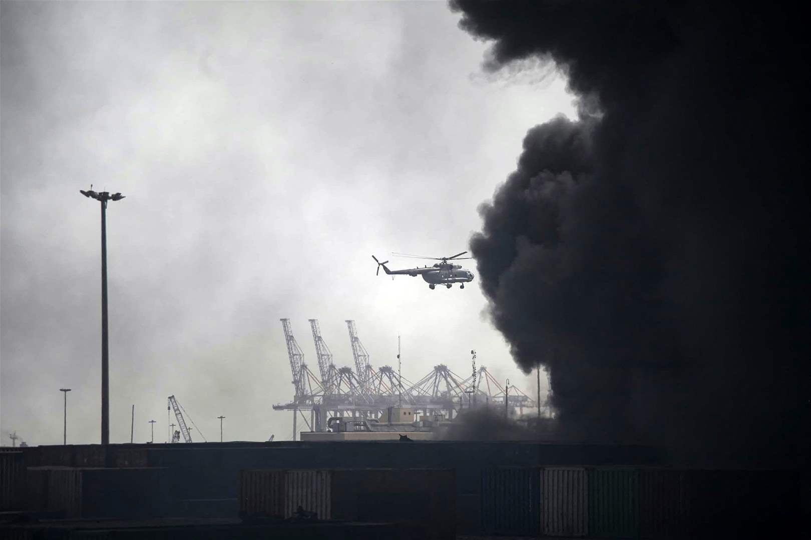 عن الشحنة العسكرية والإنفجار.. الدفاع الإيرانية تعلّق! 