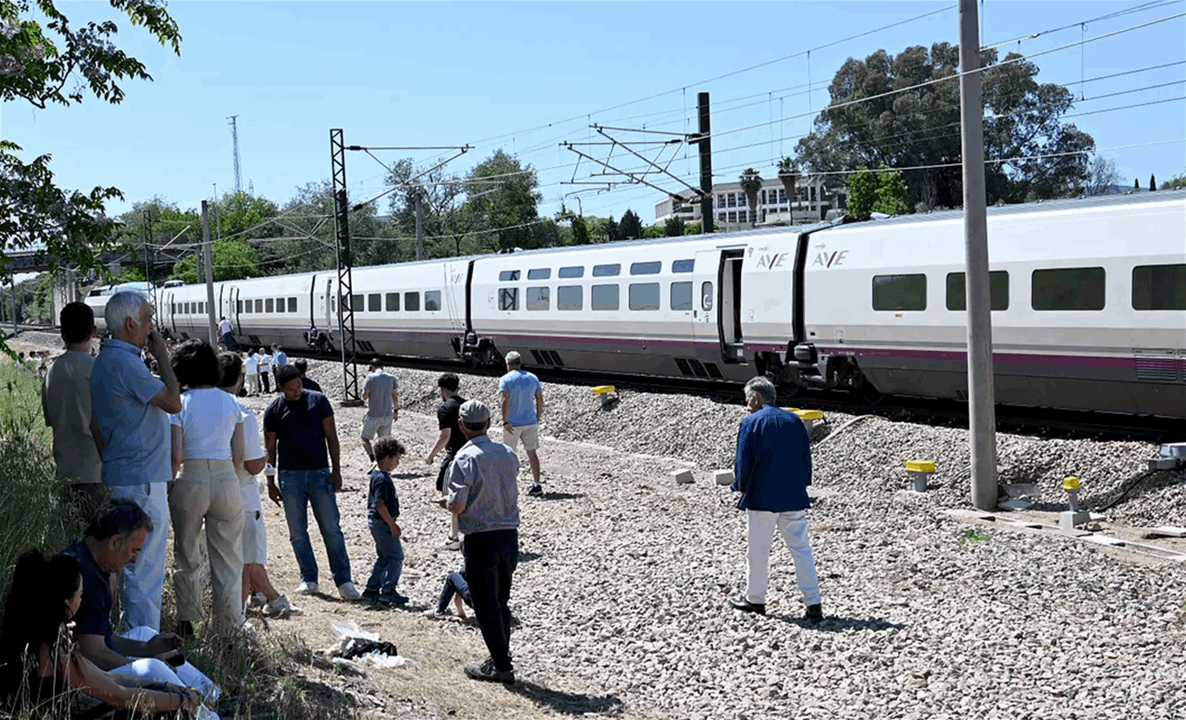 إسبانيا تعلن حالة الطوارئ.. وتغلق شبكة السكك الحديدية